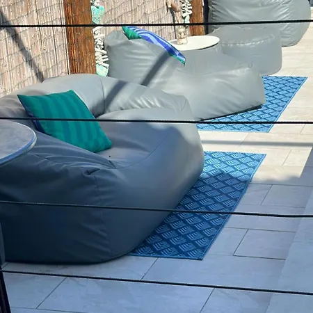 Casa A Pie De Playa En Playamar Сasa de vacaciones Torremolinos