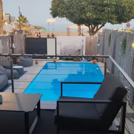Casa A Pie De Playa En Playamar Сasa de vacaciones Torremolinos