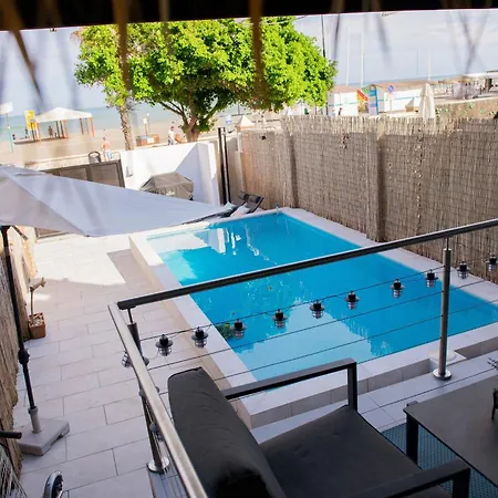 Casa A Pie De Playa En Playamar Torremolinos